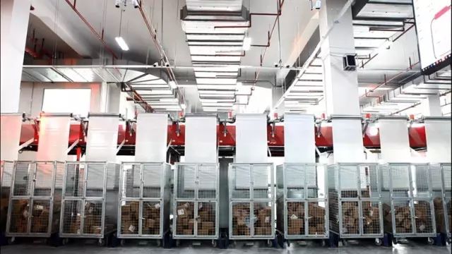 1、亞馬遜的智能機器人Kiva技術(shù)